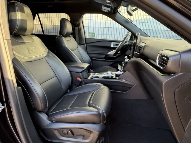 2023 Ford Explorer ST photo 3
