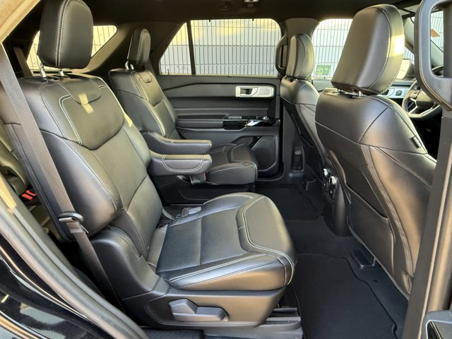 2023 Ford Explorer ST photo 4