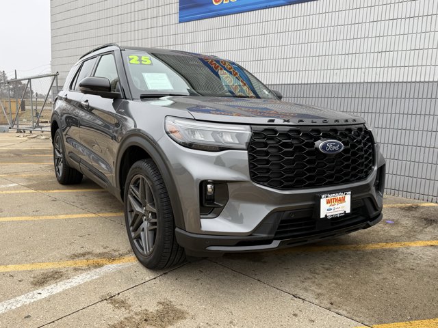 2025 Ford Explorer ST-Line photo 2