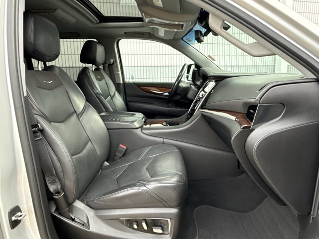 2018 Cadillac Escalade ESV Luxury photo 4